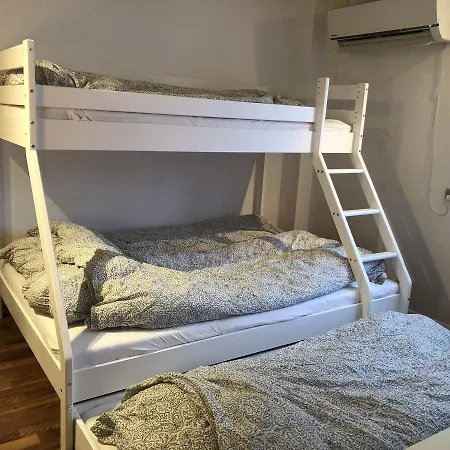 Frisholm Bed And Bed